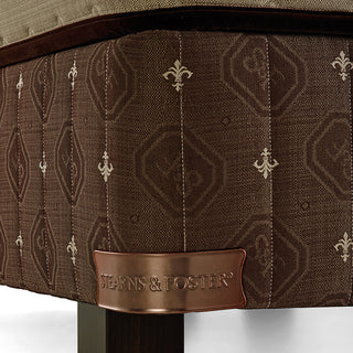 Upholstered base and headboard | Stearns & Foster®